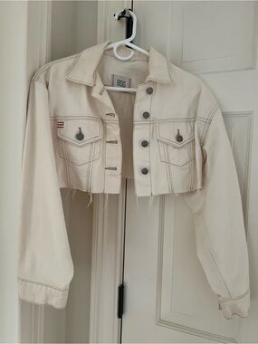Urban Outfitters Cropped Cream Denim Jacket - Women's